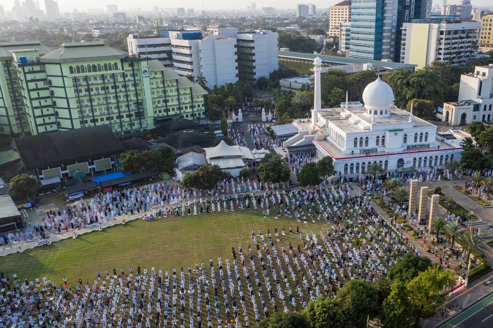 An aerial picture of Indonesian Muslims offering Eid al-Adha prayers at the Great Mosque of Al-Azhar, during the outbreak of the coronavirus disease (COVID-19) in Jakarta, Indonesia, July 31, 2020. (Antara Foto via Reuters)