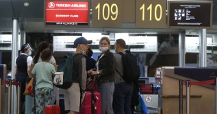 Passengers complete their check-ins for an Istanbul-bound Turkish Airlines flight at Vnukovo Airport in Moscow, Russia, Aug. 1, 2020. (AA Photo)