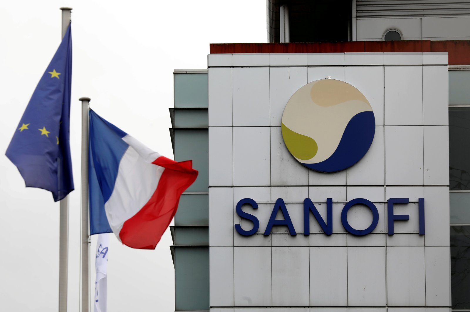 The logo of Sanofi is seen at the company's research and production center in Vitry-sur-Seine, France, Aug. 6, 2019. (Reuters Photo)