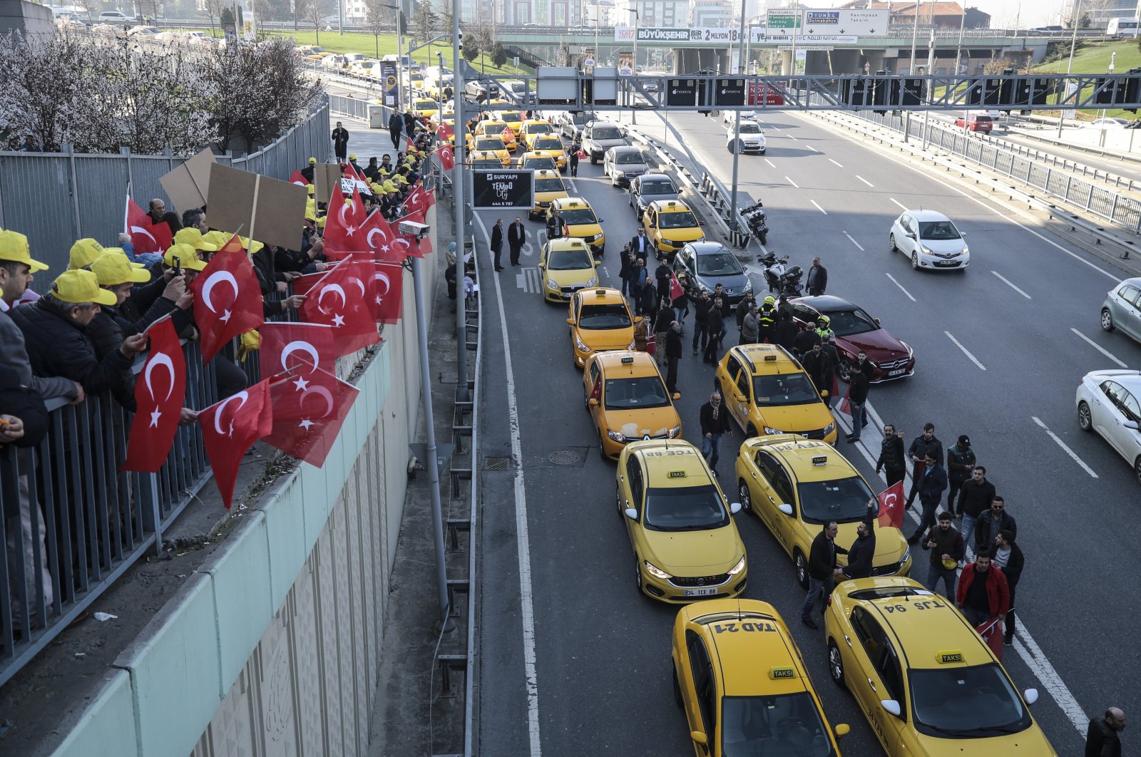 A convoy of taxis outside a courthouse where drivers sued Uber, in Istanbul, Turkey, March 13, 2018. (AA Photo) 