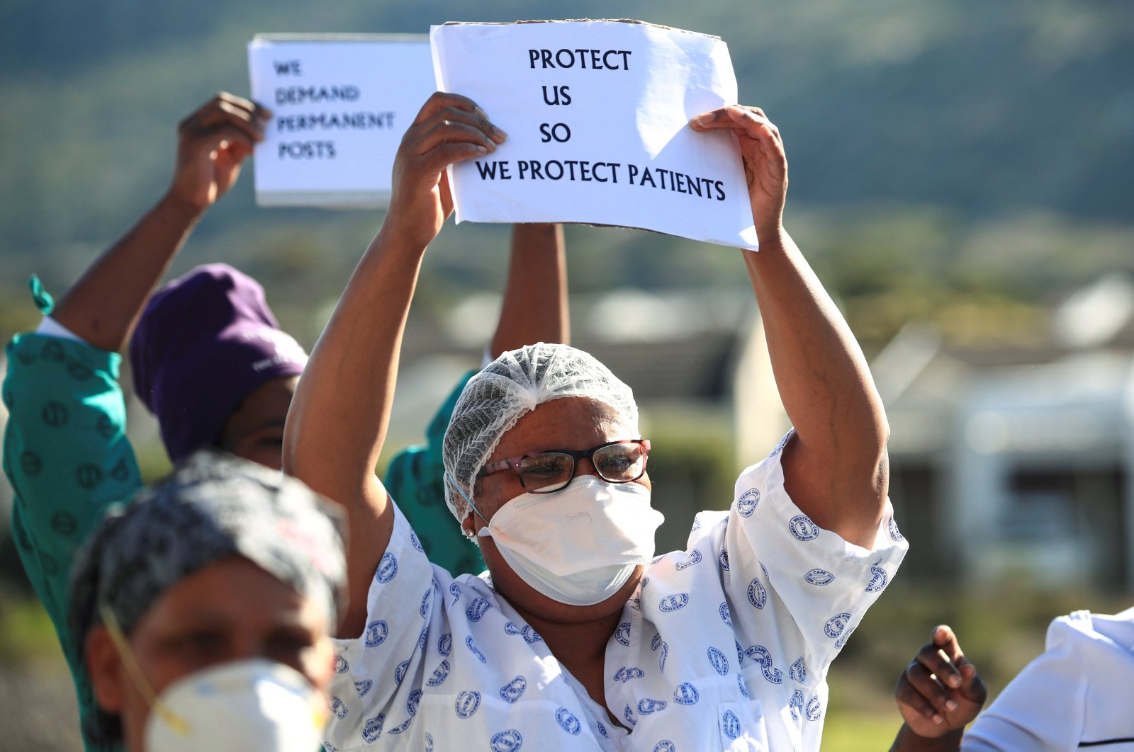 Health care workers protest over the lack of personal protective equipment (PPE) during the coronavirus outbreak outside a hospital, Cape Town, June 19, 2020. (REUTERS Photo)