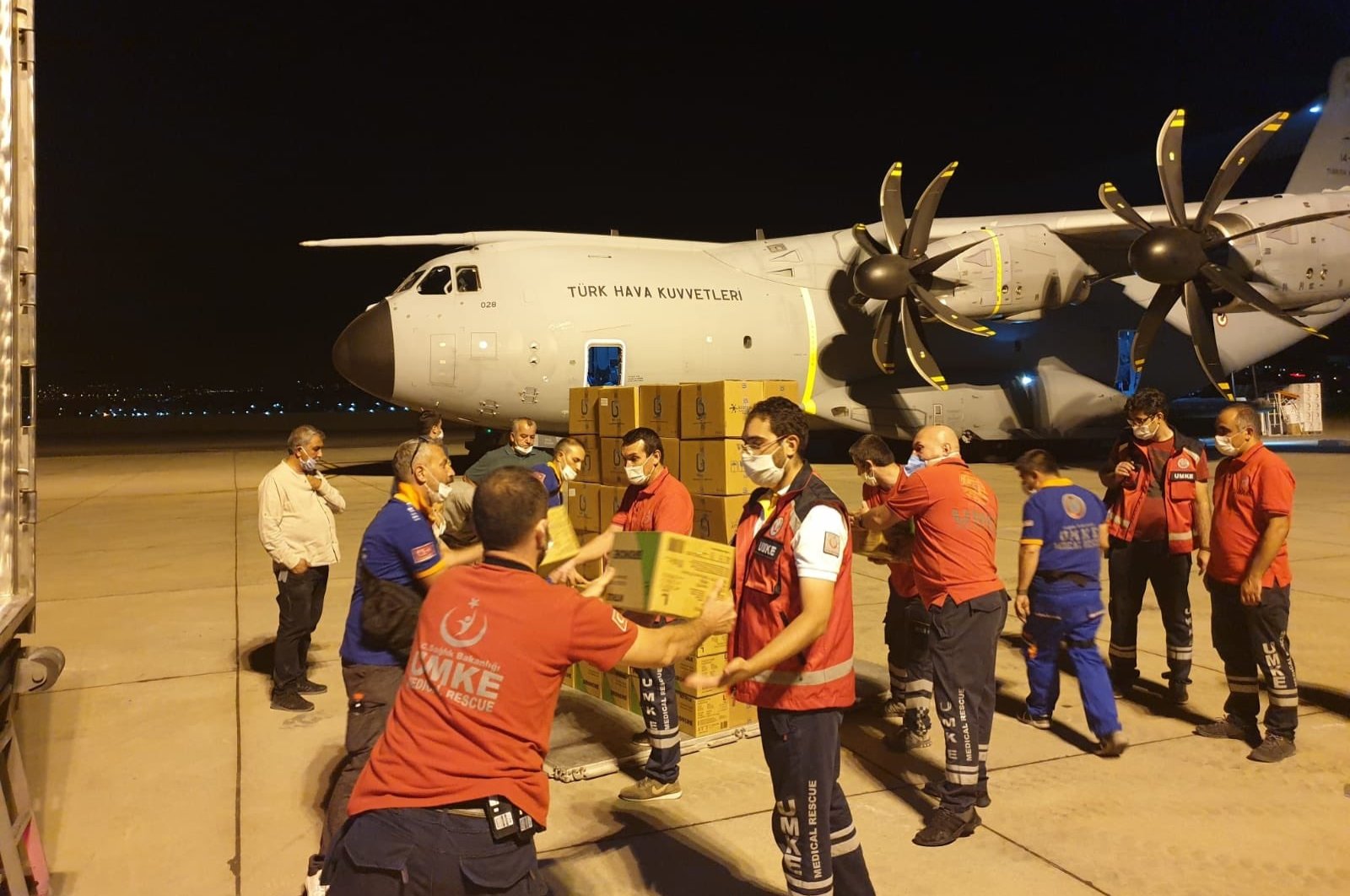Emergency Aid From Turkey Lands In Beirut Daily Sabah