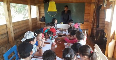 Fatih Küçük in a lesson with children at The Cartoon Mill.