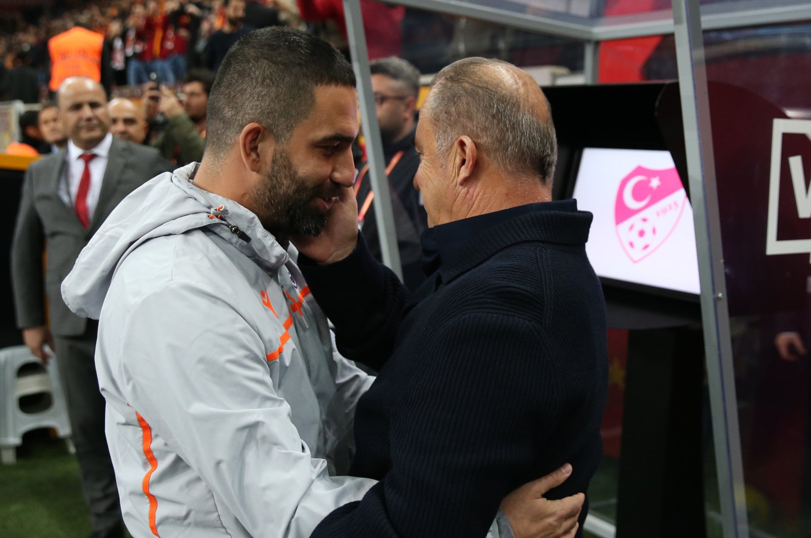 Arda Turan (L) and Galatasaray coach Fatih Terim embrace before a Süper Lig match between Başakşehir and Galatasaray in Istanbul, Turkey, Nov. 22, 2019. (AA Photo)