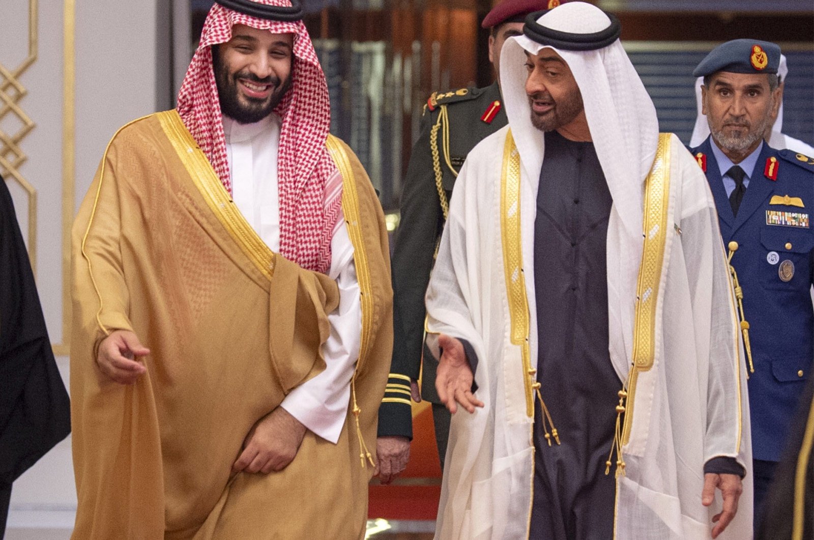 A handout picture provided by the Saudi Royal Palace shows Saudi Crown Prince Mohammed bin Salman (L) being received by Abu Dhabi's Crown Prince and Deputy Supreme Commander of the UAE Armed Forces, Sheikh Mohamed bin Zayed Al Nahyan, Abu Dhabi, Nov. 22, 2018. (AFP Photo)