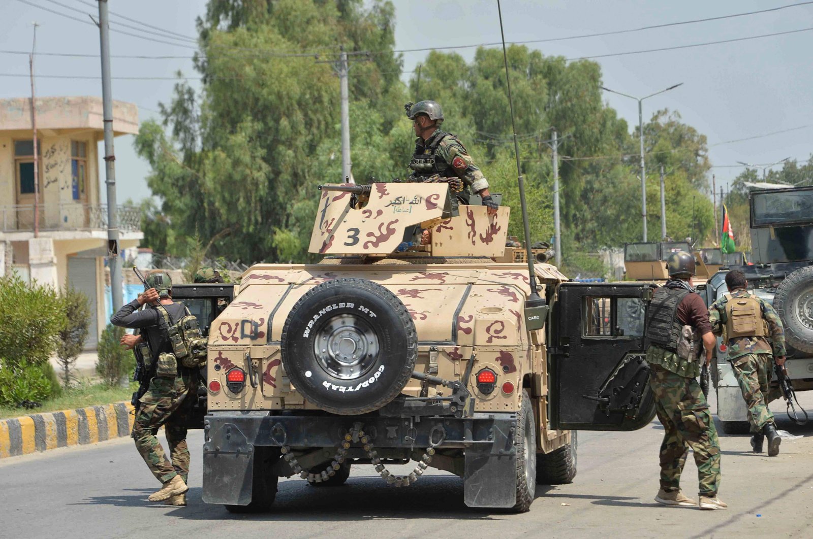 Afghan soldiers arrive in a Humvee vehicle outside a prison during a raid in Jalalabad, Afghanistan, Aug. 3, 2020. (AFP Photo)