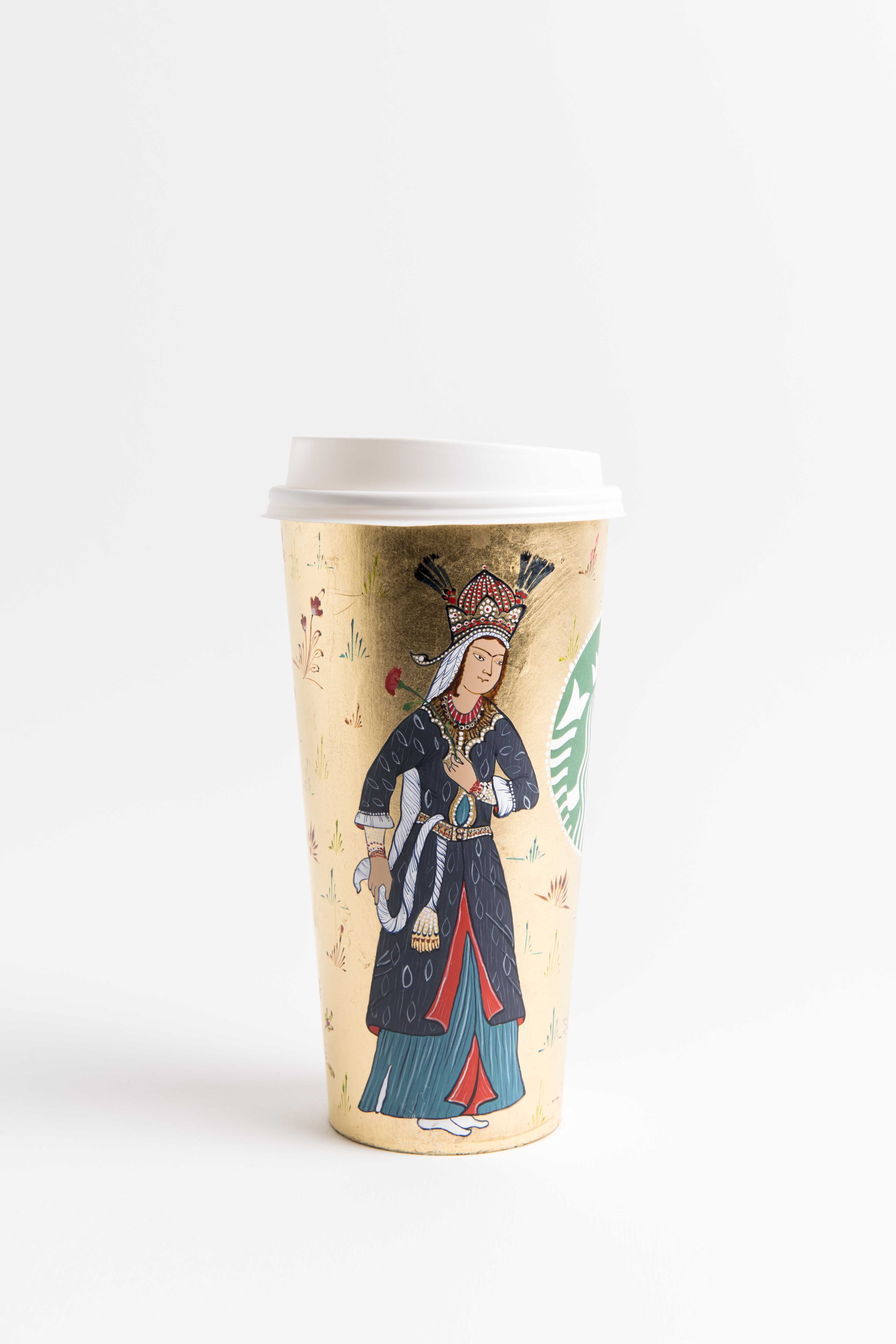 A miniature on a Starbucks coffee cup by Onur Hastürk.