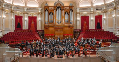 Borusan Istanbul Philharmonic Orchestra will perform before the audience at the Harbiye Cemil Topuzlu Open Air Theater on Aug. 19 as part of the 48th Istanbul Music Festival. (Courtesy of IKSV)