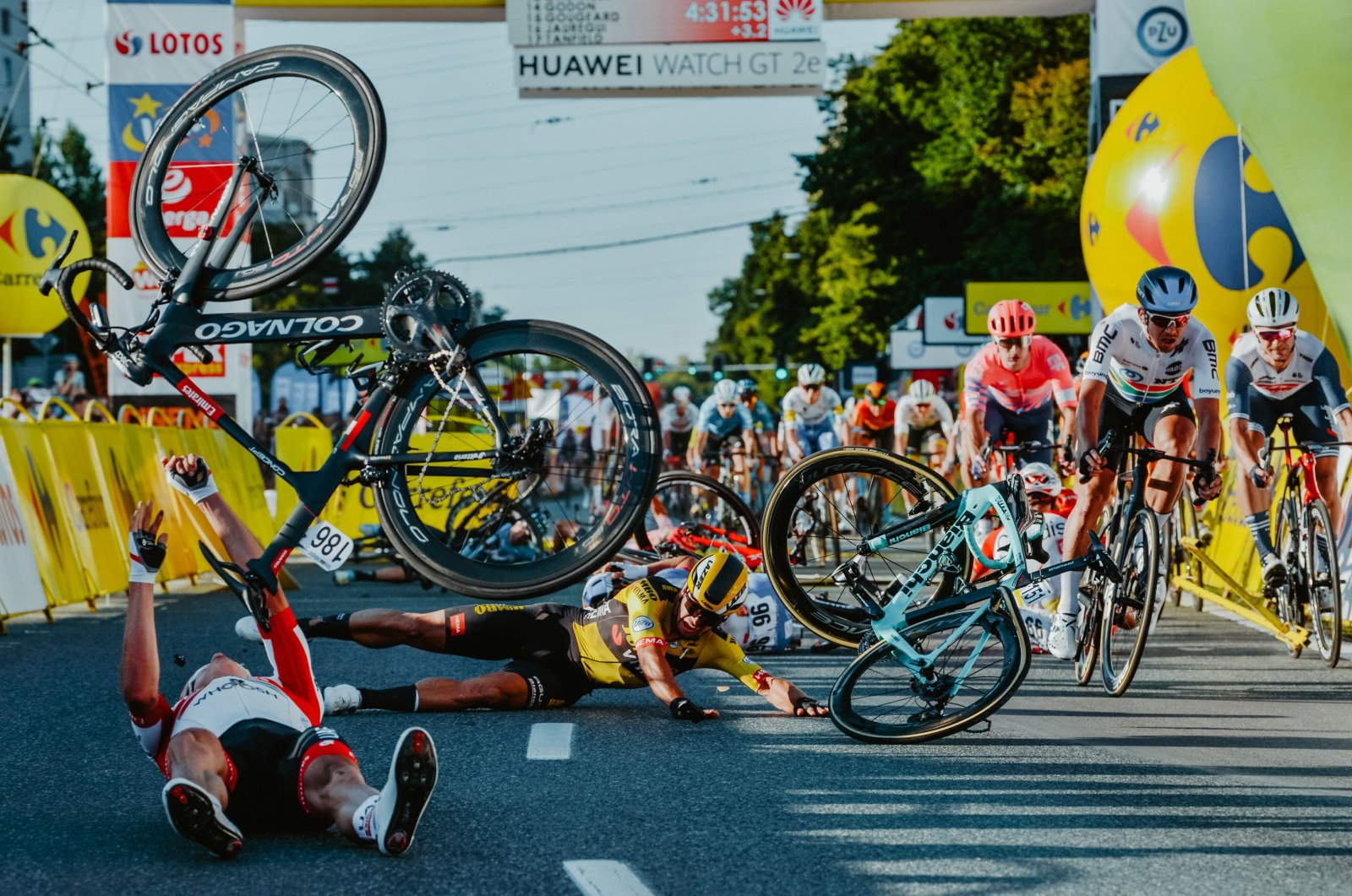 Dutch cyclist Dylan Groenewegen, in yellow jersey, and fellow riders collide during the opening stage of the Tour of Poland race in Katowice, Poland, Aug. 5, 2020. (AFP Photo)