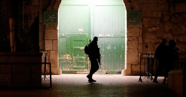 Israeli soldier during a patrol at an entrance to the al-Aqsa compound in Jerusalem's Old City, Feb. 19, 2019. (AFP Photo)