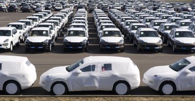 Porsche Cayenne and Panamera models can be seen on a lot at the Porsche plant in Leipzig, eastern Germany, March 28, 2012. (AFP Photo)