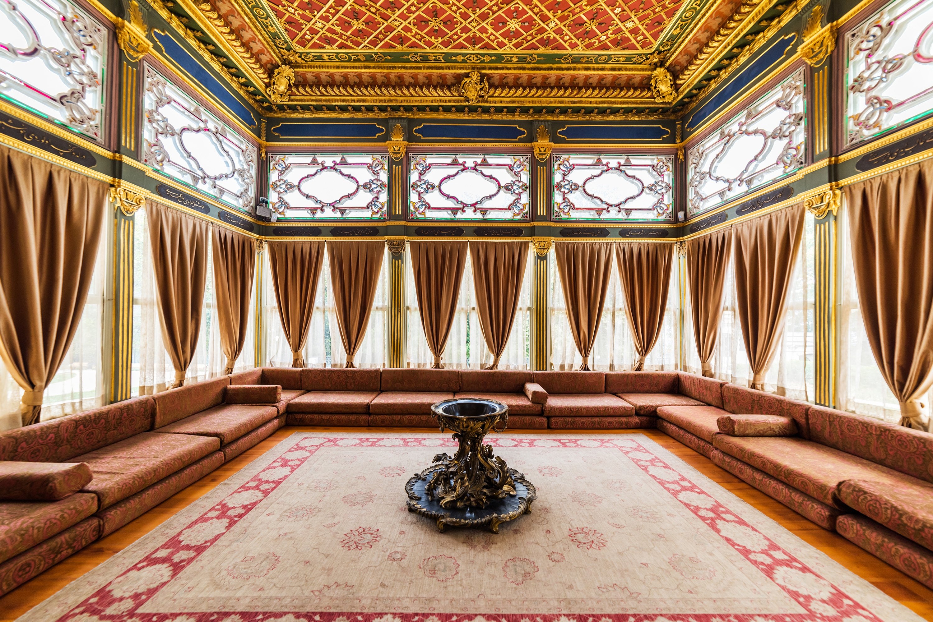 A room with Ottoman decoration in Topkapı Palace, Istanbul. (Shutterstcok Photo)