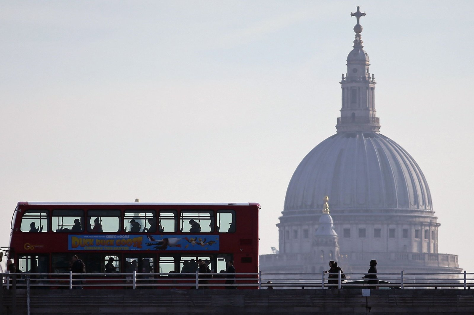 Commuters cross the Waterloo Bridge by bus and on foot, backdropped by the dome of St. Paul's Cathedral, London, March 21, 2018. (AFP Photo)