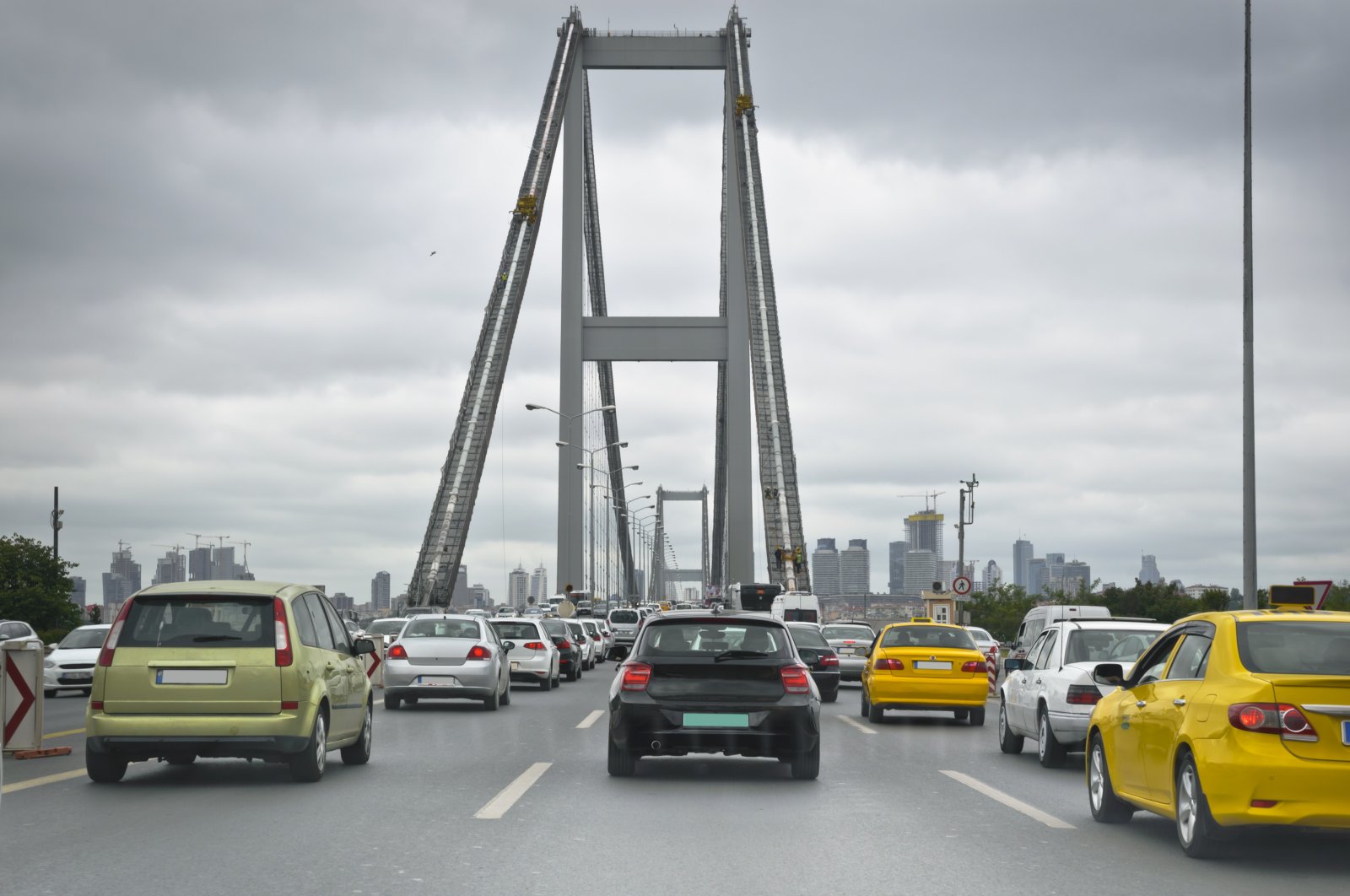 Having to retake your driving test as a foreigner can be daunting and time-consuming, but driving with an illegal license can incur heavy fines in Turkey.