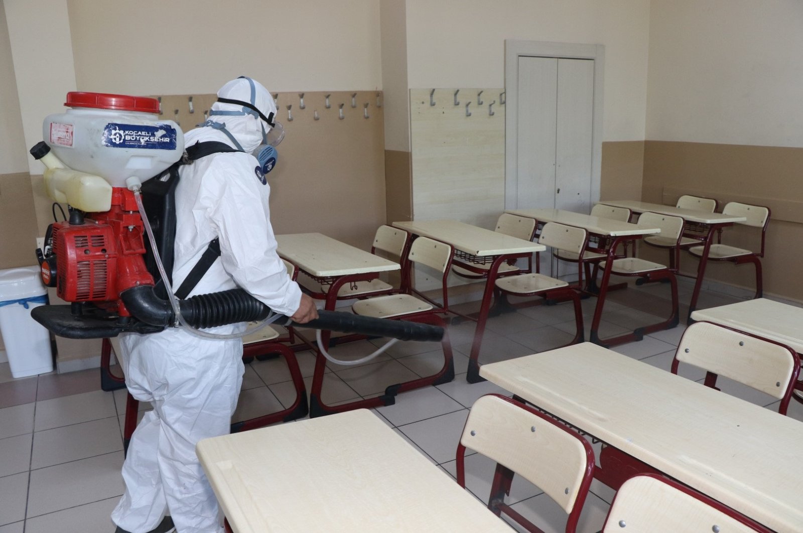 A worker disinfects a school in Kocaeli, northwestern Turkey, Jun. 26, 2020. (AA Photo) 