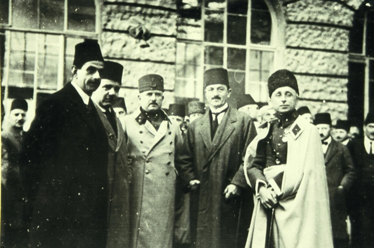 The founders of the Progressive Republican Party (L to R), Adnan Adıvar, Ali Fuat Cebesoy, Kazım Karabekir, Rauf Orbay and Refet Bele, in front to the Haydarpaşa Terminal in Istanbul.