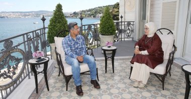 Turkish first lady Emine Erdoğan (R) and prominent Indian actor Aamir Khan are seen during their meeting at the Huber Presidential Mansion in Istanbul, Aug. 16, 2020. (Turkish Presidency via AA)