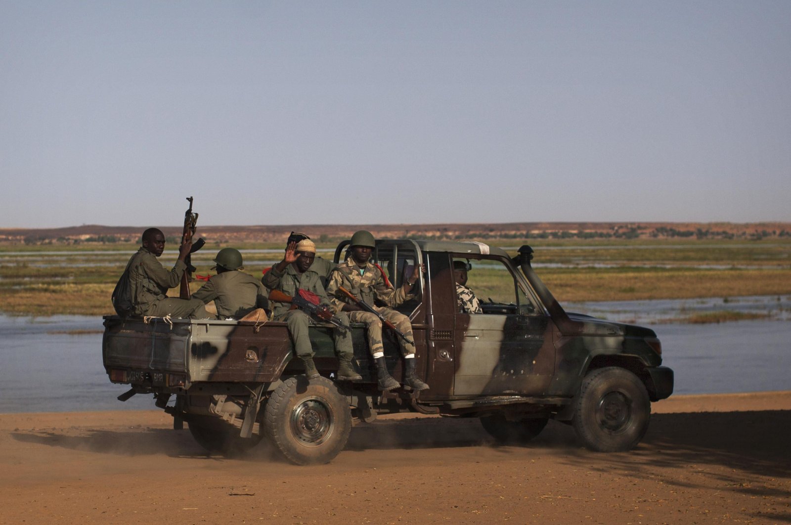 Malian soldiers patrol the banks of the Niger River in a military vehicle in Gao, Mali, Feb. 26, 2013. (Reuters Photo)