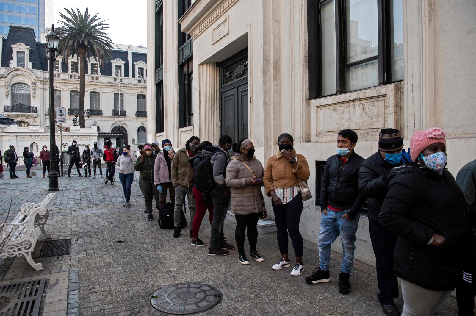 People wear face masks while queueing to enter a branch of the Pension Fund Administrators (AFP) office to start the procedure to withdraw up to a ten percent of their deposits in Santiago, Aug. 13, 2020. (AFP Photo)