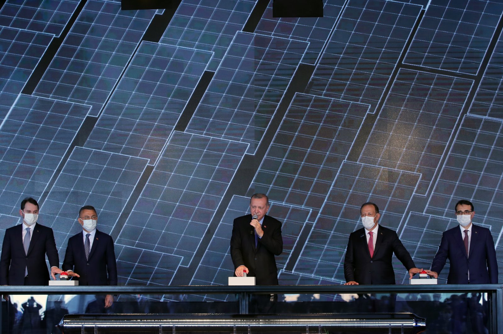 Treasury and Finance Minister Berat Albayrak (L), Vice President Fuat Oktay (2nd from L), President Recep Tayyip Erdoğan (C), Kalyon Holding chairman Cemal Kalyoncu (2nd from R) and Energy and Natural Resources Minister Fatih Dönmez (R) attend the opening ceremony of the first integrated solar panel manufacturing facility, Ankara, Turkey, Aug. 19, 2020. (AA Photo)

