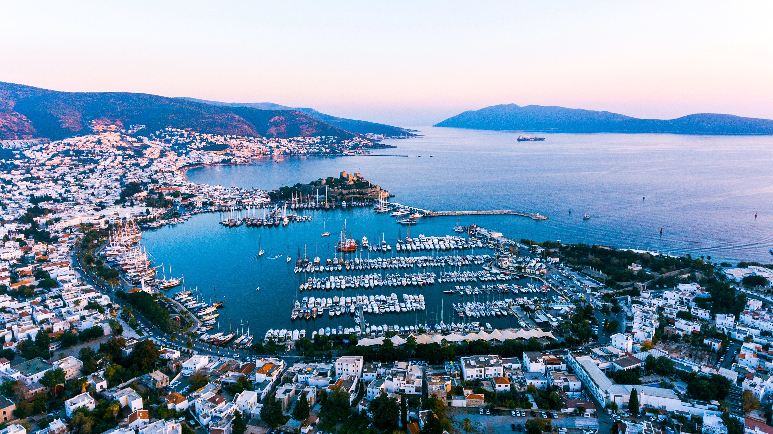 For the love of Turkey's Riviera: Bodrum's famous vacationers | Daily Sabah