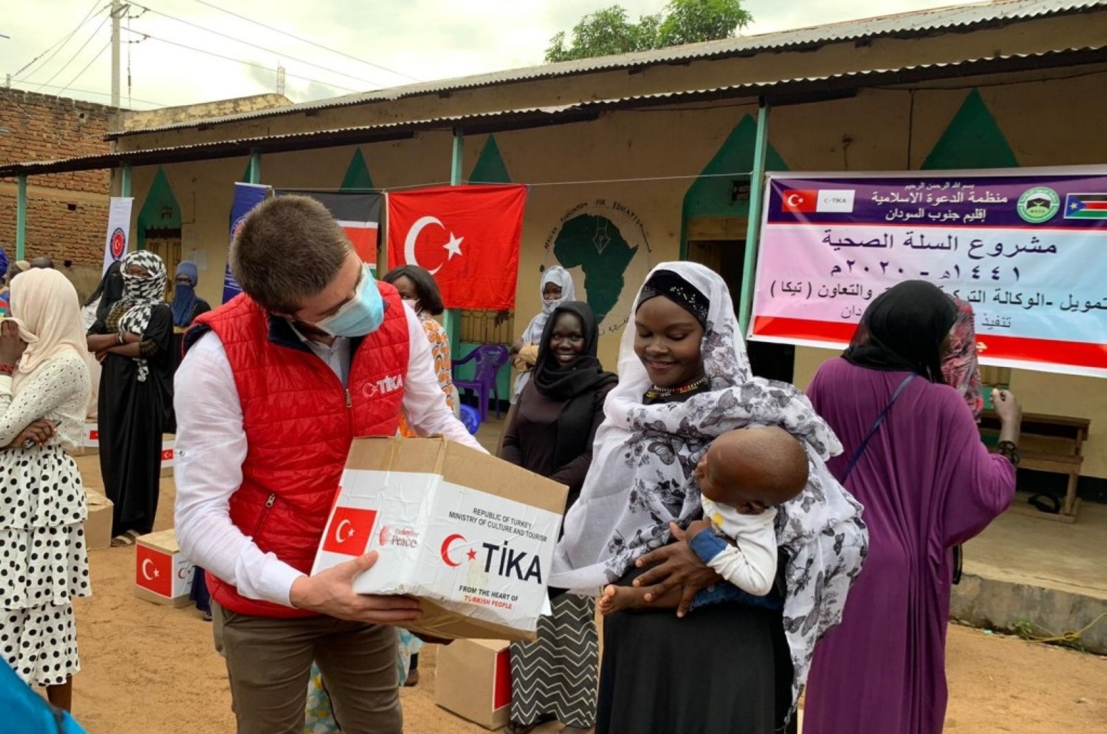 A woman receives a hygiene kit from a TIKA worker, in Juba, South Sudan, June 10, 2020. (Courtesy of TIKA)