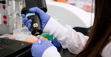 A scientist at RNA medicines company Arcturus Therapeutics research a vaccine for the novel coronavirus (COVID-19) at a laboratory in San Diego, California, U.S., March 17, 2020. (Reuters Photo)