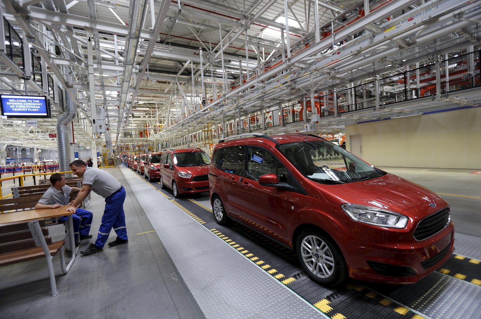 Ford Tourneo Courier light commercial vehicles are pictured at the Ford Otosan Yenikoy car plant in Kocaeli, Turkey, May 22, 2014. (Reuters Photo)