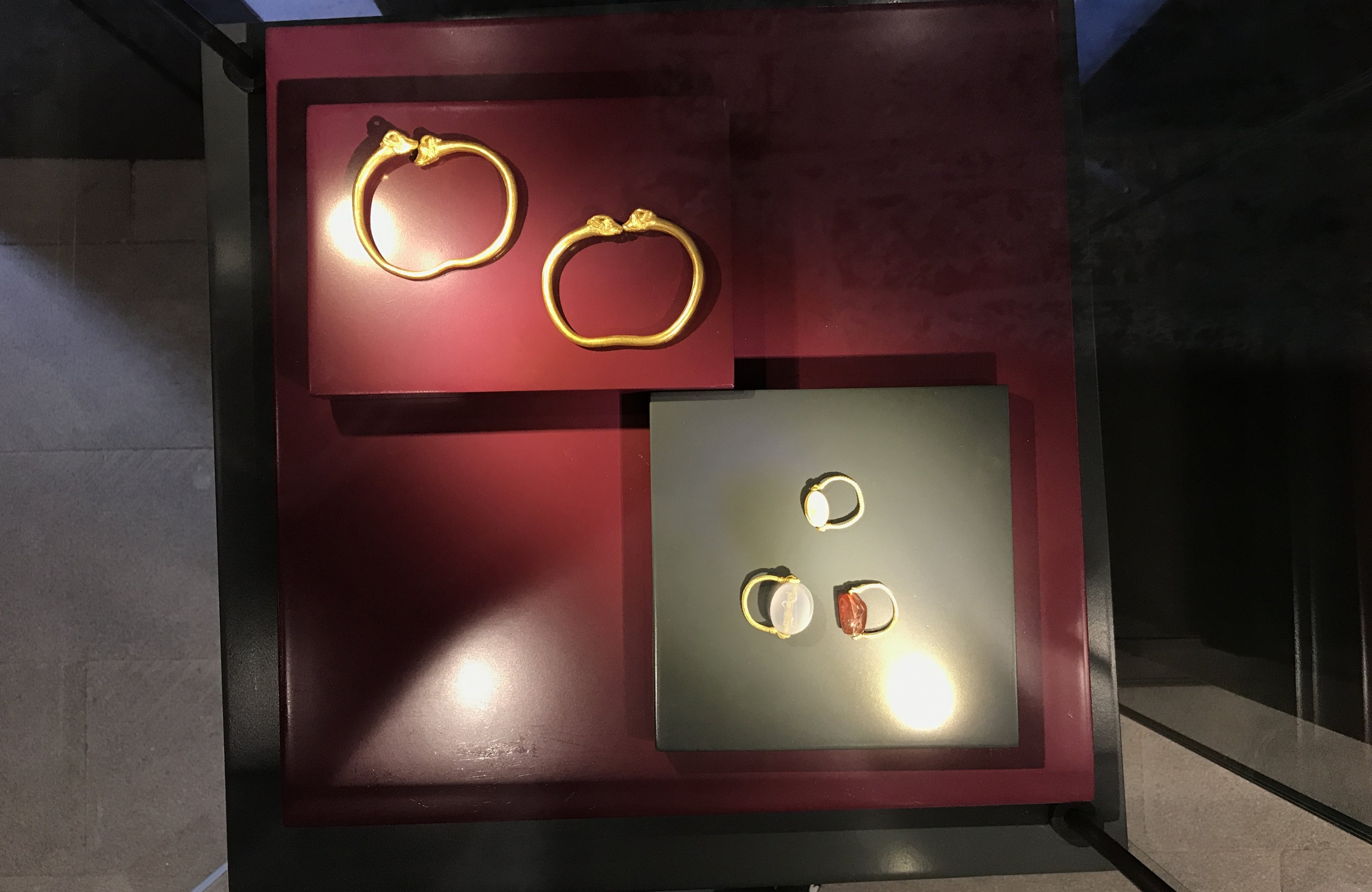 Golden jewelry found inside the "Carian Princess" sarcophagus.