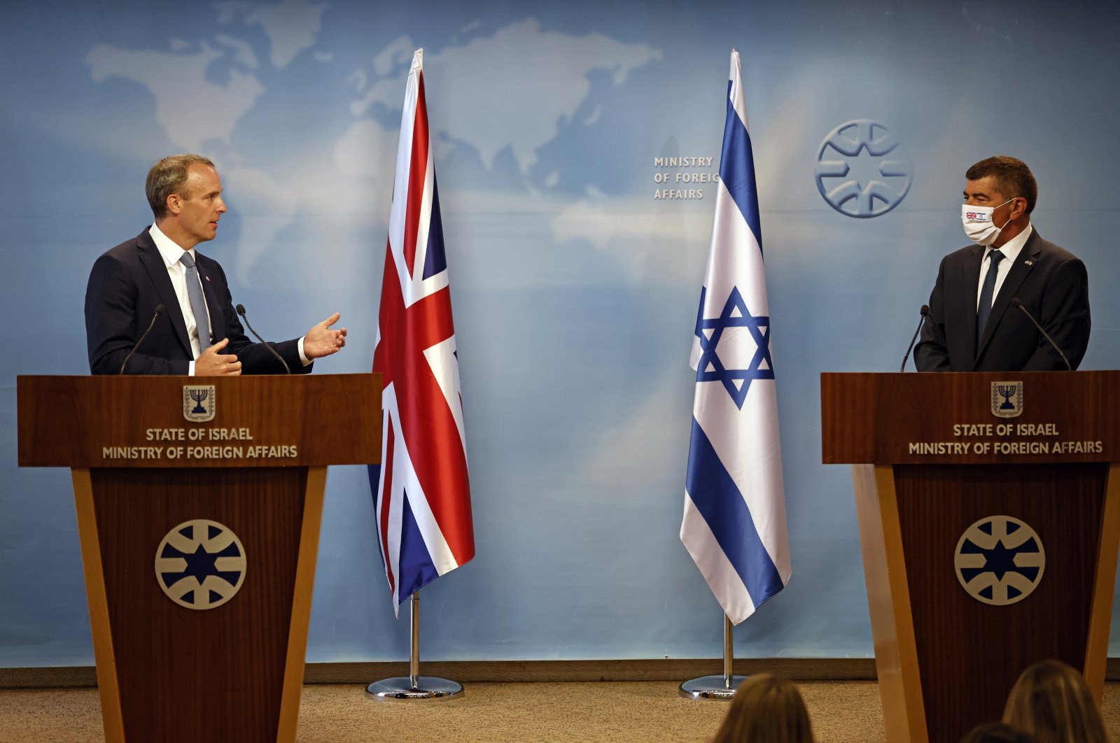 Israel's Foreign Minister Gabi Ashkenazi (R) and British Foreign Secretary Dominic Raab (L) hold a joint news conference after their meeting in Jerusalem, Israel, Aug. 25, 2020. (EPA Photo)