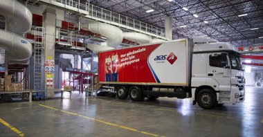 An Aras Kargo truck is seen at the company’s Ikiteli Transfer Center in Istanbul’s Başakşehir district, Turkey, Nov. 24, 2017. (File Photo)