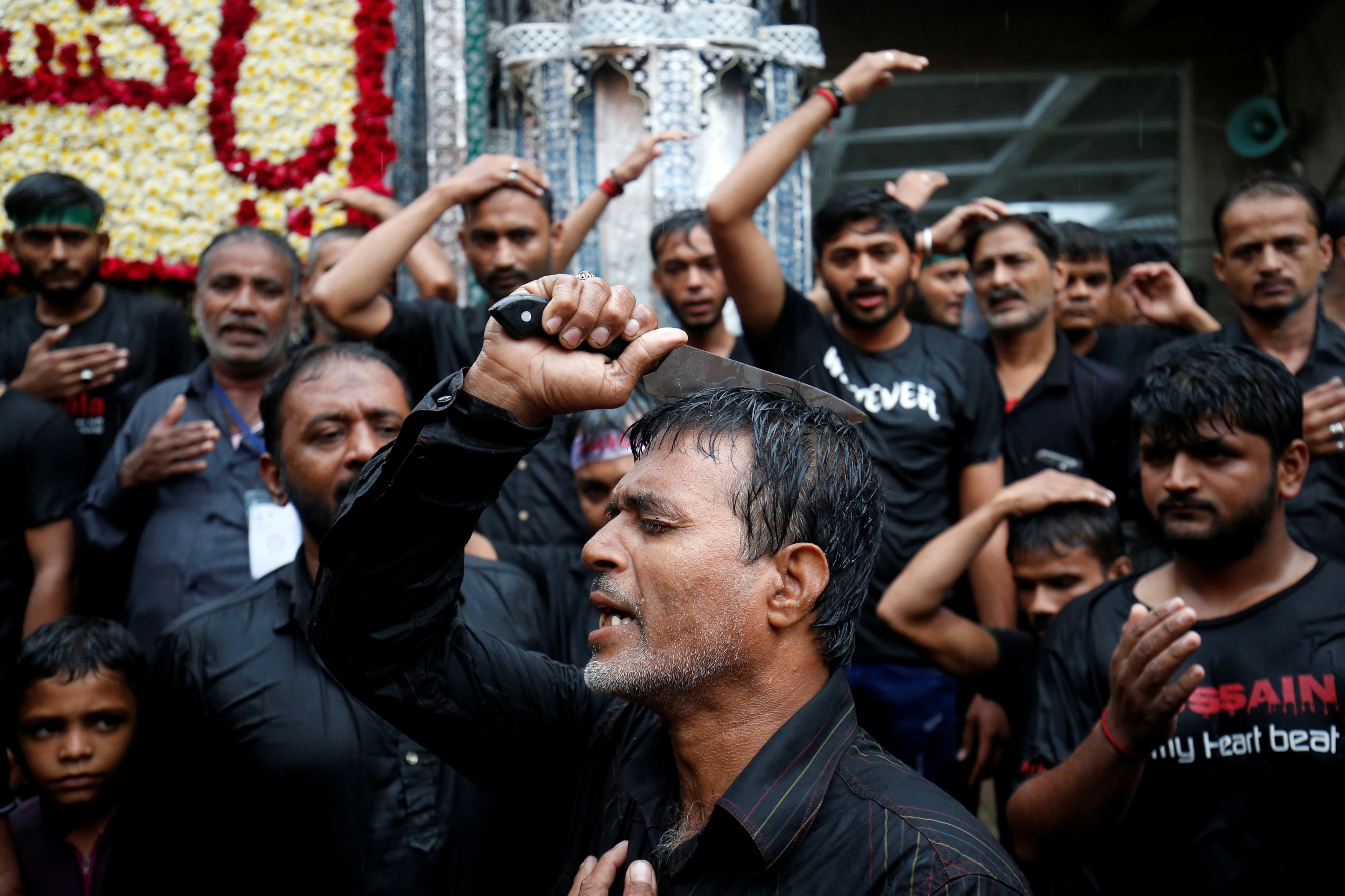 A Shiite Muslim mourner uses a knife to gash his head during a Muharram procession to mark Ashura in Ahmedabad, India, September 10, 2019. (REUTERS Photo)
