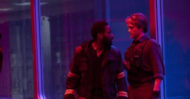 John David Washington (L) and Robert Pattinson in a scene in "Tenet." (AP PHOTO)