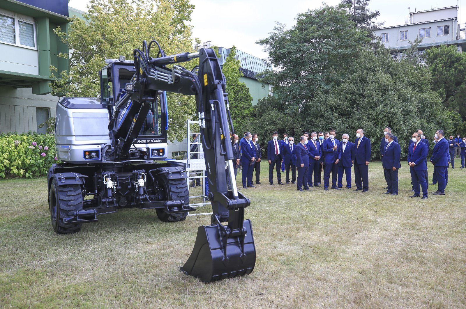 Hidromek's electric wheeled excavator was unveiled with the participation of President Recep Tayyip Erdoğan in Gebze, Kocaeli province, northwestern Turkey, Aug. 17, 2020. (AA Photo)