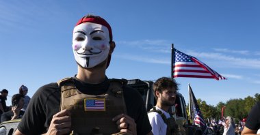 A man wears a Guy Fawkes mask during a rally in support of U.S. President Donald Trump, Clackamas, Oregon, Aug. 29, 2020. (AFP Photo)