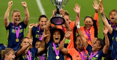 Lyon's Wendie Renard raises the trophy as she celebrates with teammates after winning the UEFA Women's Champions League final football match against Wolfsburg in San Sebastian, Spain, Aug. 30, 2020. (AFP Photo)