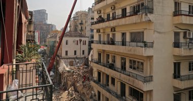 Rescue workers dig through the rubble of a badly damaged building, Beirut, Sept. 4, 2020. (AFP Photo)