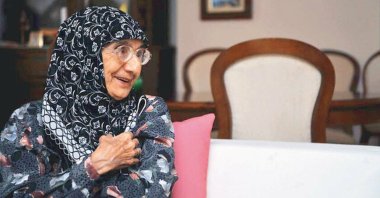 Following her Turkish red Crescent (Kızılay) assignment as a doctor for the hajj, Ayşe Hümeyra Ökten settled in Medina for the rest of her life. 