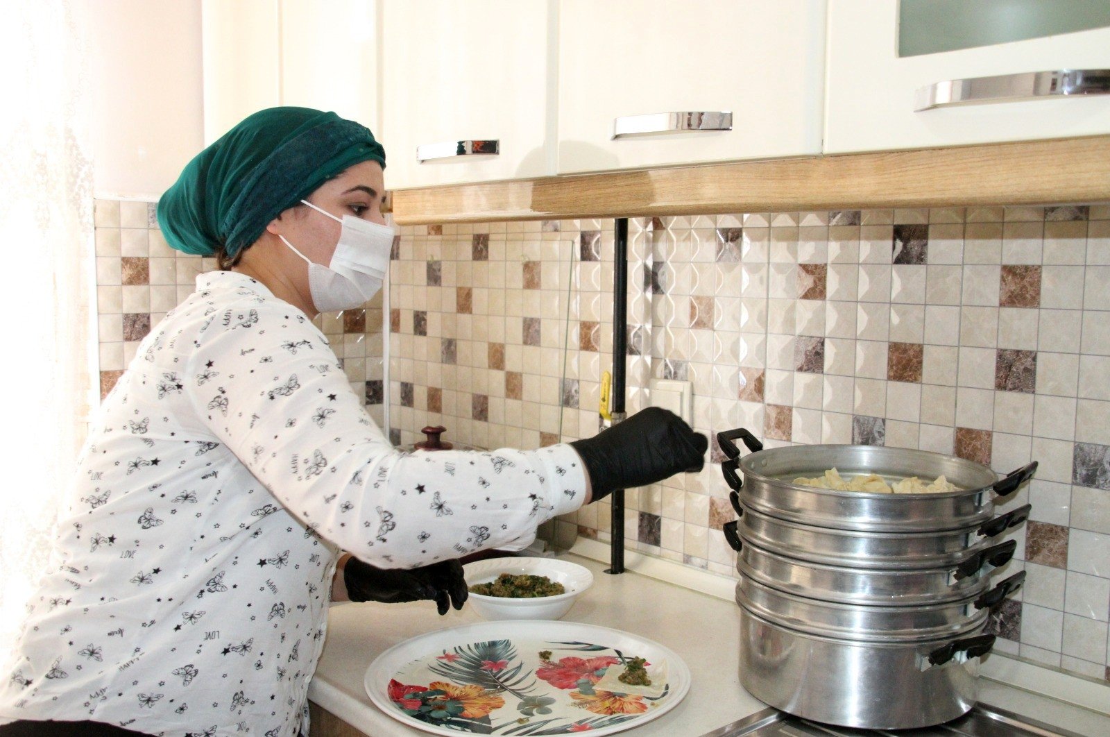 Nigina Obaidi cooks meals for families in quarantine, in Erzincan, eastern Turkey, Sept. 4, 2020. (İHA Photo)
