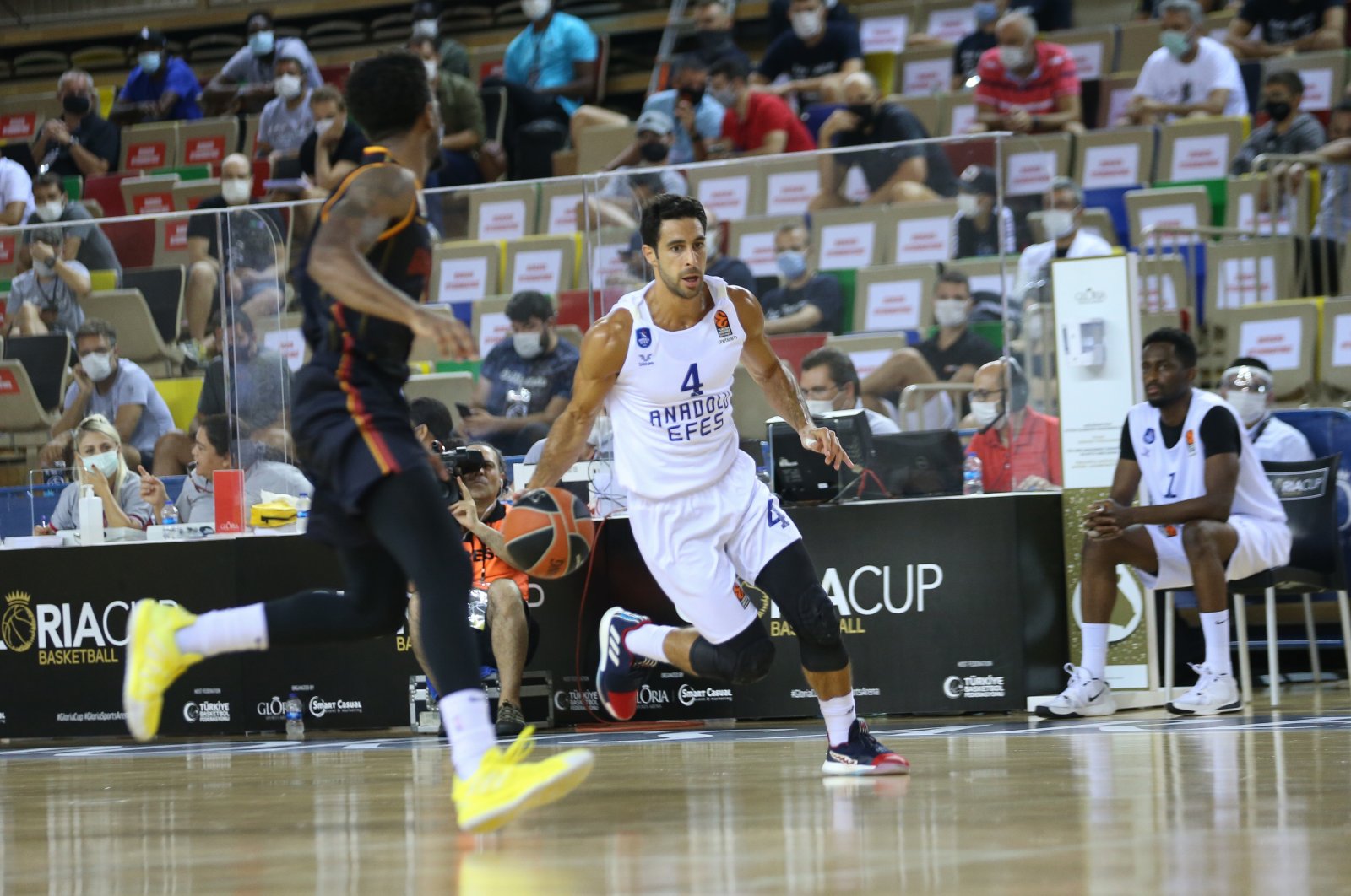 Doğuş Balbay of Anadolu Efes dribbles the ball during a match in Gloria Cup tournament, in Antalya, southern Turkey, Sept. 8, 2020. (AA Photo) 