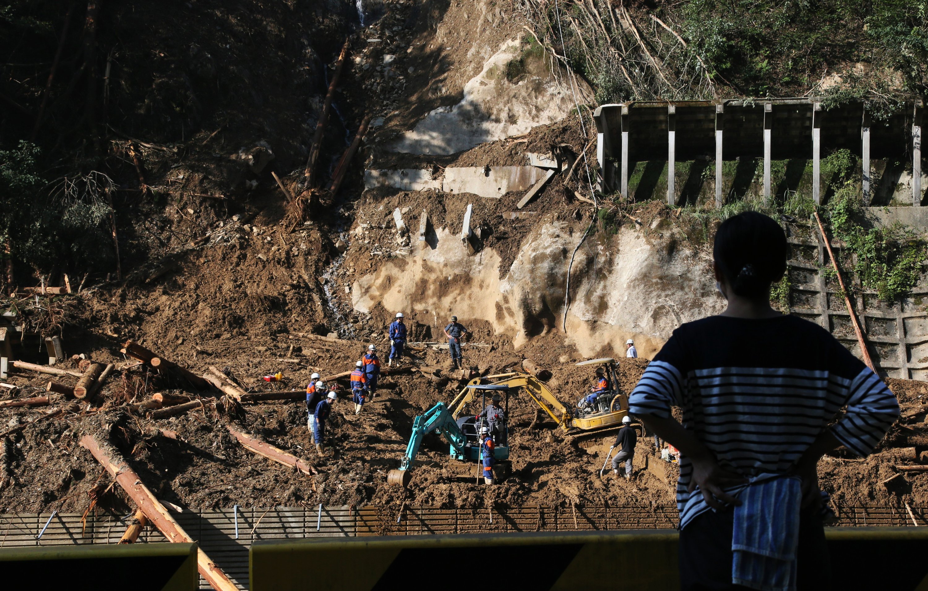 A search operation is held at a landslide site where four people are missing in Shiiba Village, Miyazaki Prefecture, southwest of Japan, on Sept. 10, 2020. (REUTERS Photo)