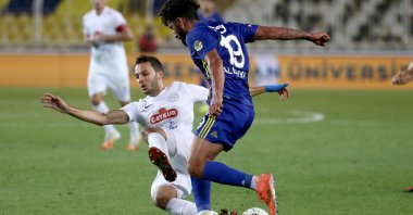 Fenerbahçe's Allahyar Sayyadmanesh (R) and Rizespor's Omar Talbi compete for the ball during a Süper Lig match in Istanbul, Turkey, July 25, 2020. (AA Photo)