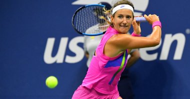 Victoria Azarenka returns a shot to Serena Williams during the 2020 U.S. Open tennis tournament semifinal match in New York, U.S., Sept. 10, 2020. (Reuters Photo)