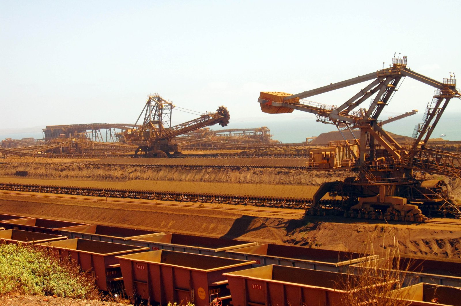 This file photo shows remote-controlled stackers and reclaimers moving iron ore to rail cars at Rio Tinto's Port Dampier operations in Western Australia's Pilbara region, March 4, 2010. (AFP Photo)