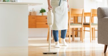 Before you go out buying a cordless vacuum cleaner, make sure to give it a test run, if you can. (Shutterstock Photo)
