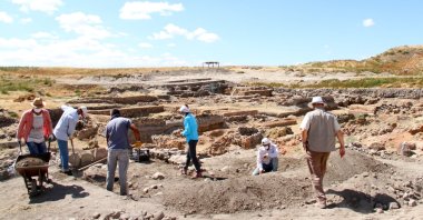 Archaeologists work at the Kültepe archaeological site, Kayseri, central Turkey, Sept. 14, 2020. (AA Photo)