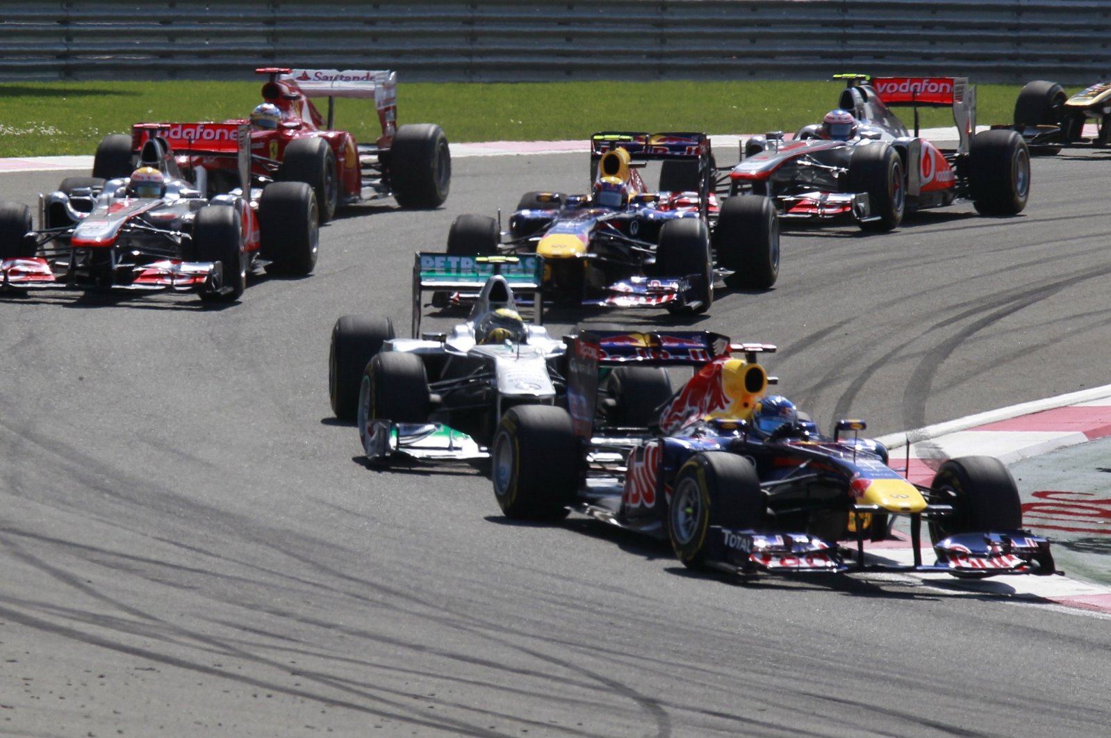 Red Bull driver Sebastian Vettel (R) leads into a turn during the Formula One Turkish Grand Prix at the Istanbul Park circuit in Istanbul, Turkey, May 8, 2011. (Reuters Photo)
