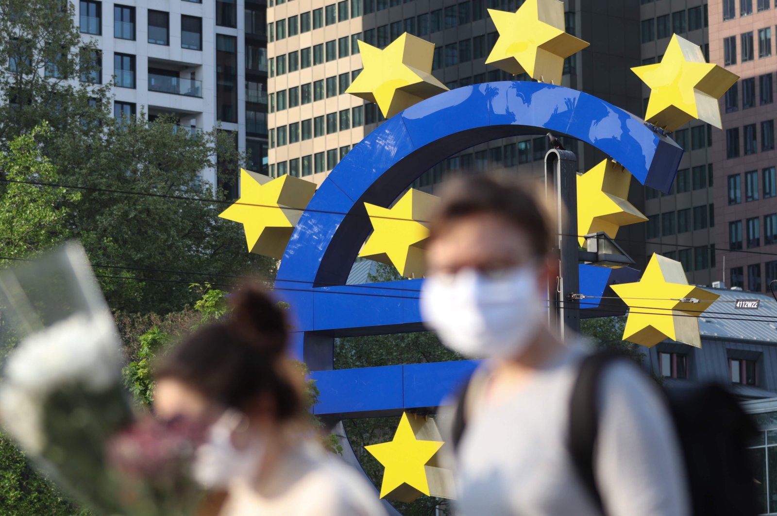 People walk in front of the headquarters of the European Central Bank (ECB) in Frankfurt am Main, Germany, April 24, 2020. (AFP Photo)