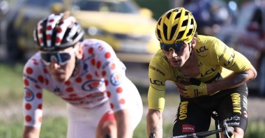 Team UAE rider Tadej Pogacar (L) and Team Jumbo rider Primoz Roglic ride on the Glieres plateau during the 18th stage of the Tour de France cycling race, near Roche sur Foron, France, Sept. 17, 2020. (AFP Photo)