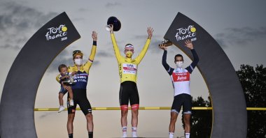 Team UAE rider Tadej Pogacar (C) celebrates on the podium between Team Jumbo rider Primoz Roglic (L) and Team Trek rider Richie Porte after winning the 107th edition of the Tour de France cycling race, Paris, France, Sept. 20, 2020. (AFP Photo)